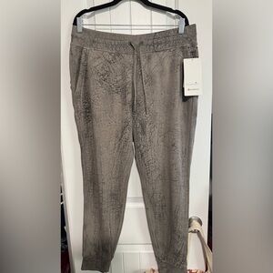 lululemon athletica WARM DOWN JOGGER THREAD DYE sz 14 retail $118